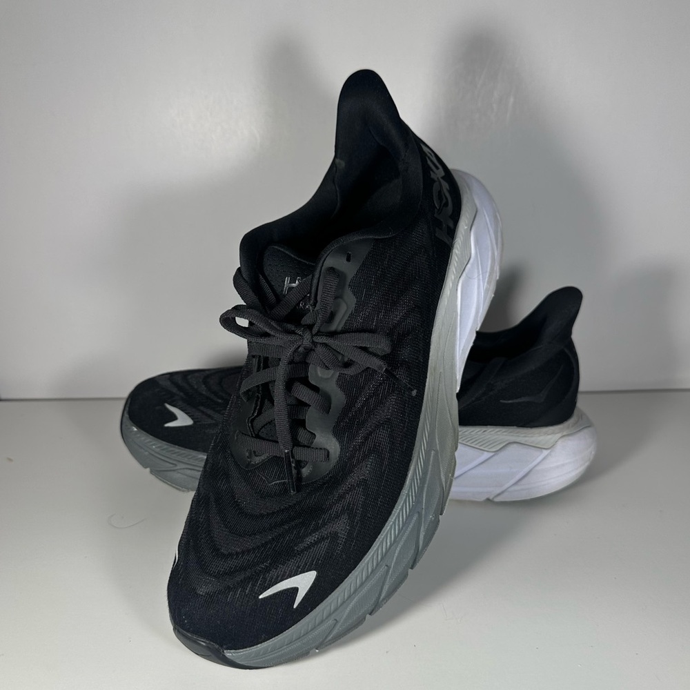 Hoka One One Womens Arahi 6 1123195 BWHT Black Running Shoes Sneakers Size 9.5 B